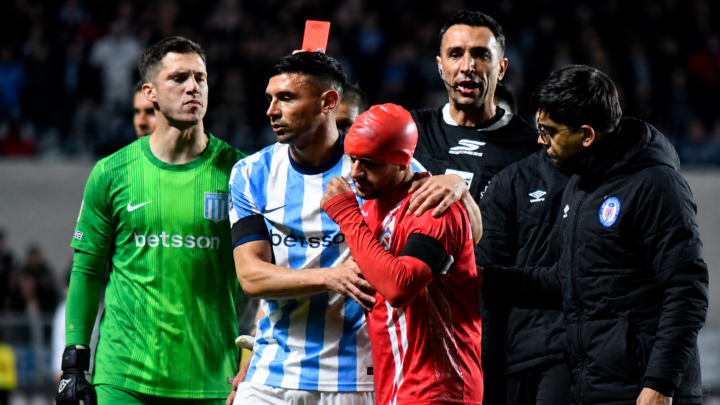 Maravilla Martínez tras la expulsión en un partido de Racing